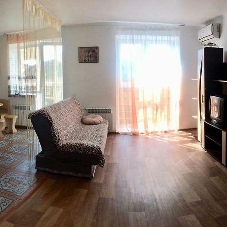 Studio Apartment In Center Poltava Exterior foto